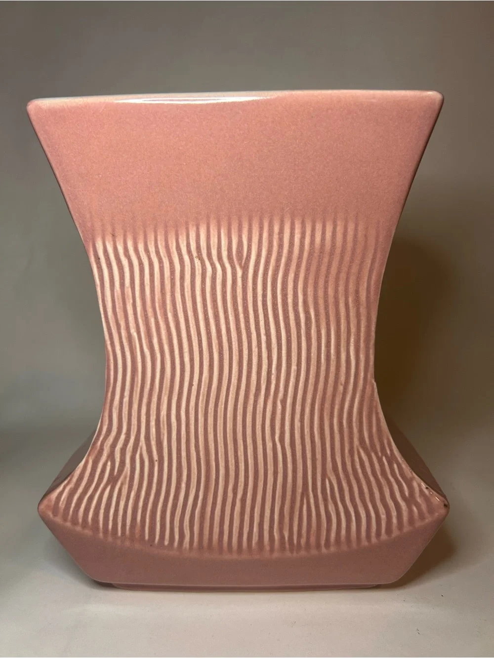 Redwing Vase Pink Red Wing Lottery B2100‎ USA Vintage Art Deco MCM Retro Ribbed